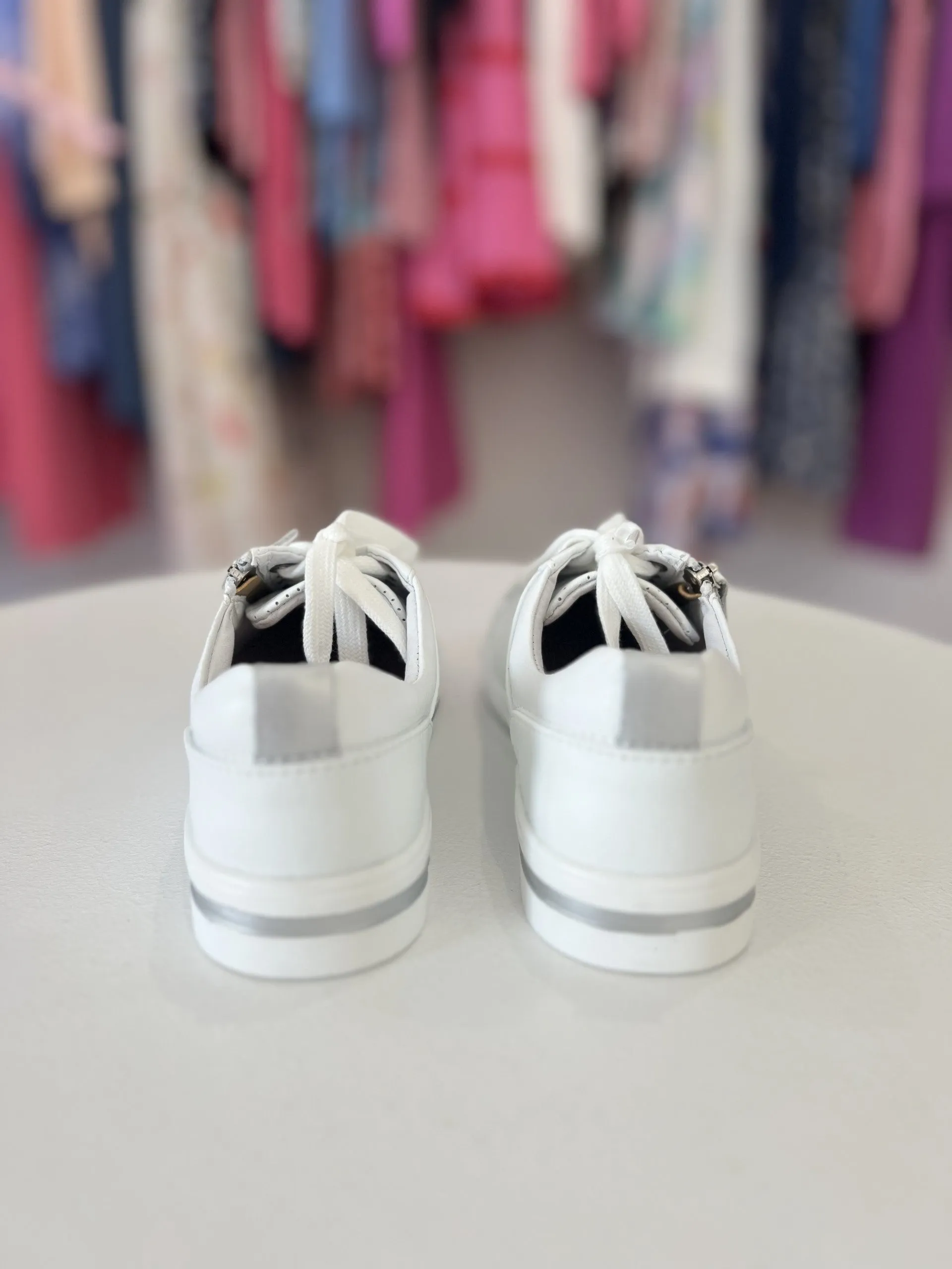 KIKI TRAINER || WHITE