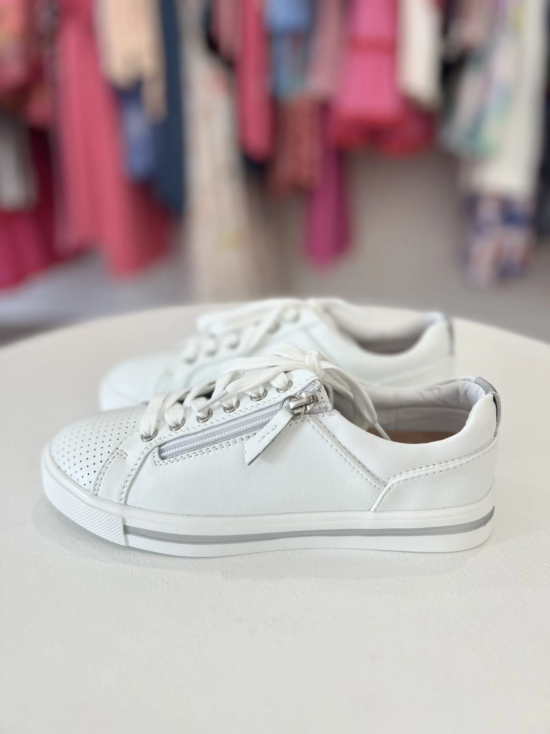 KIKI TRAINER || WHITE